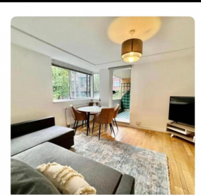 Central 1bed close to transport links